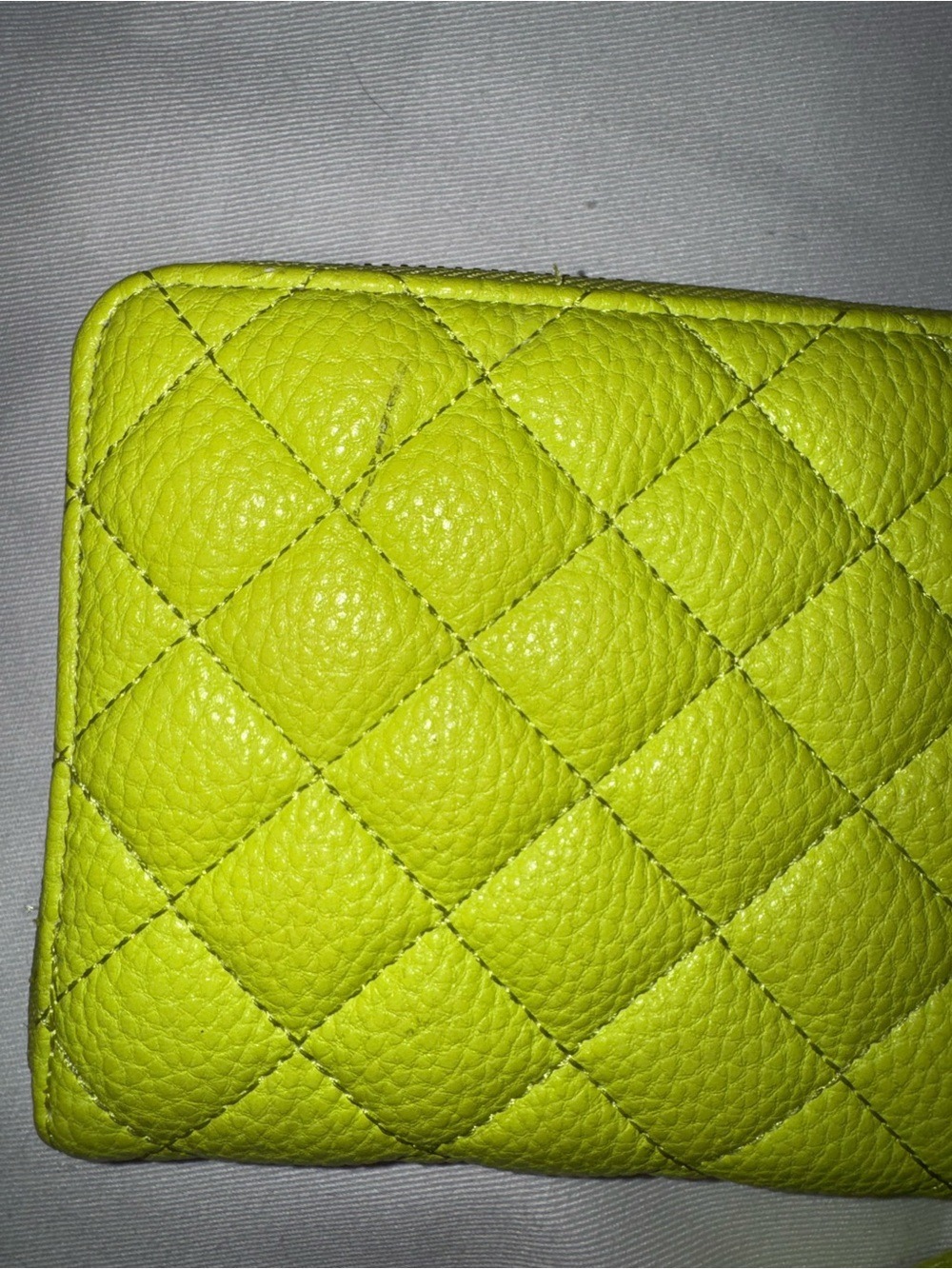 Steve Madden Neon Yellow Quilted Zip Around Wallet Wristlet - Picture 5 of 9